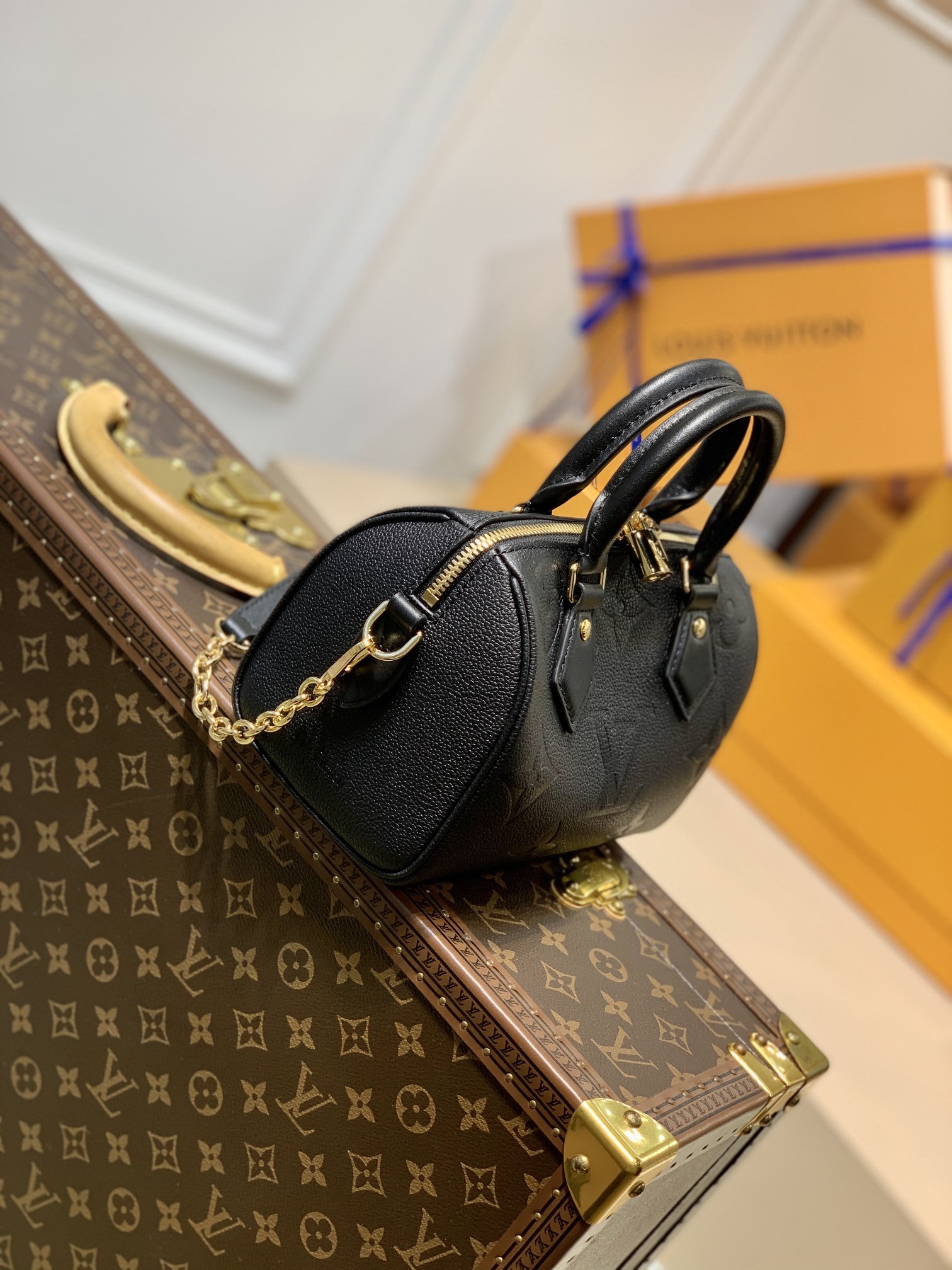LOUIS VUITTON Speedy Bandoulière 20 Mastic Other Monogram Canvas Black LOUIS VUITTON Speedy Bandoulière 20 Mastic Other Monogram Canvas Black