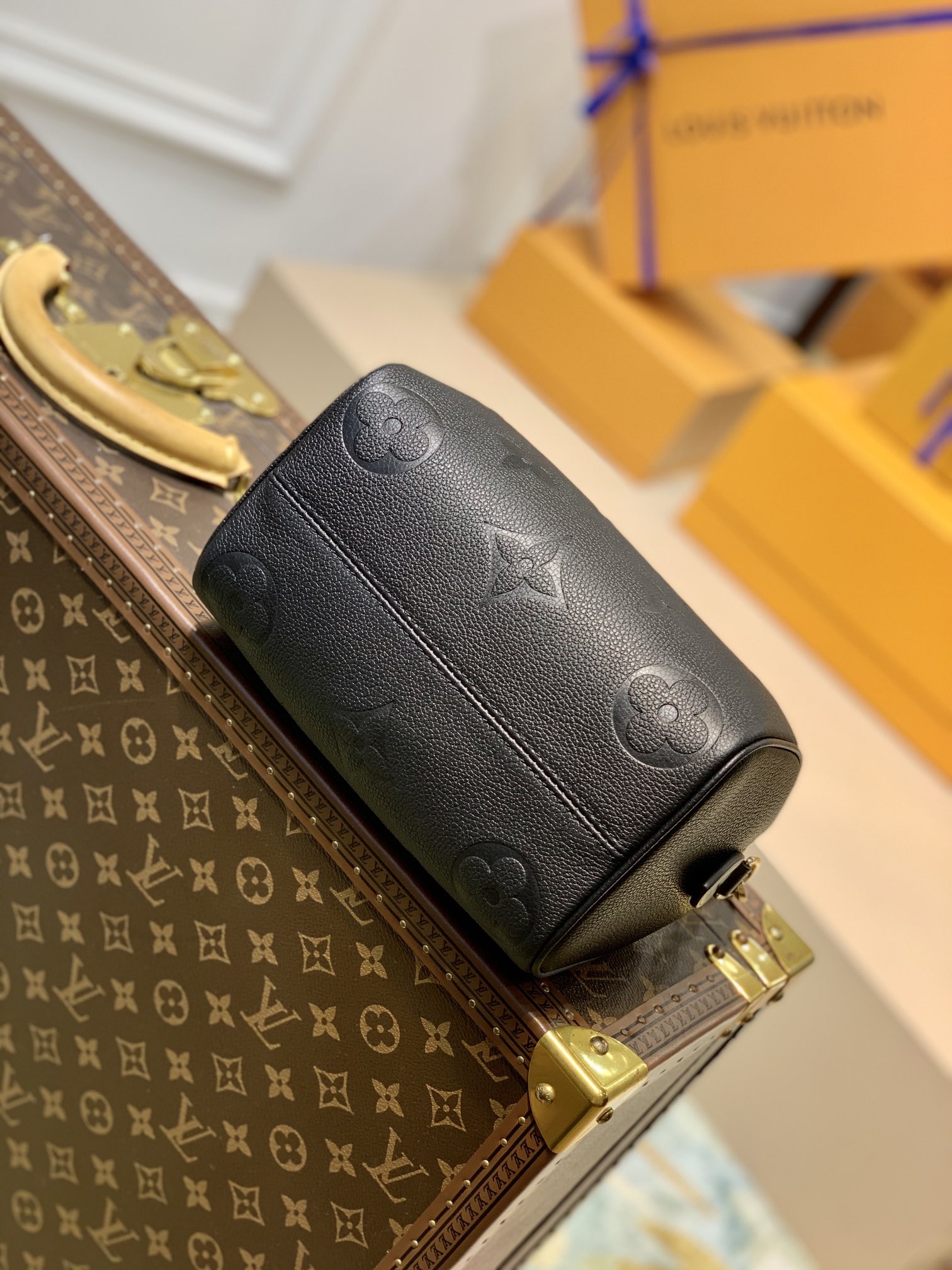 LOUIS VUITTON Speedy Bandoulière 20 Mastic Other Monogram Canvas Black LOUIS VUITTON Speedy Bandoulière 20 Mastic Other Monogram Canvas Black