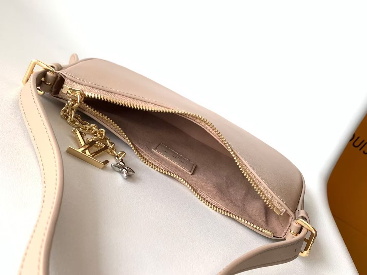 Louis Vuitton Pochette LV Bloom H36-Wallets and Small Leather