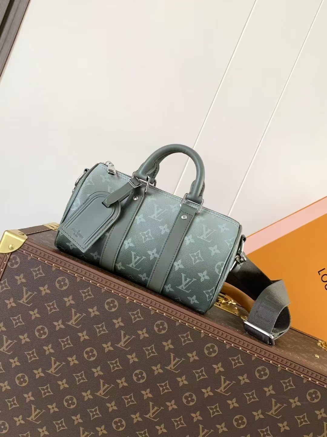 Louis Vuitton Monogram Eclipse Reverse Keepall 25 Bandoulière