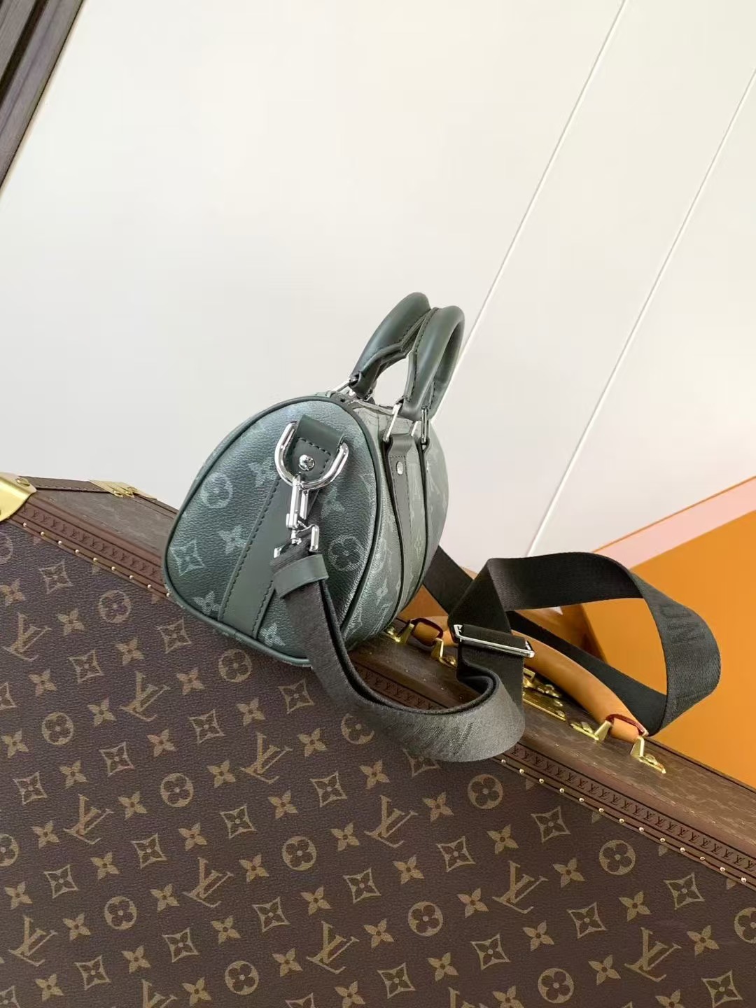 Louis Vuitton Monogram Eclipse Reverse Keepall 25 Bandoulière