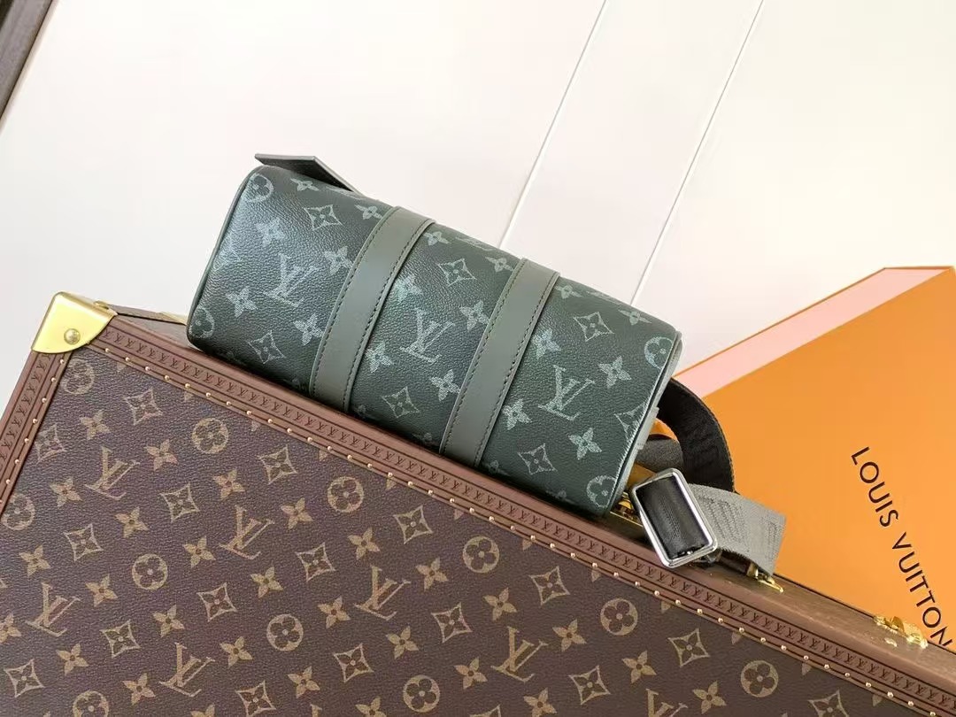 Louis Vuitton Monogram Eclipse Reverse Keepall 25 Bandoulière