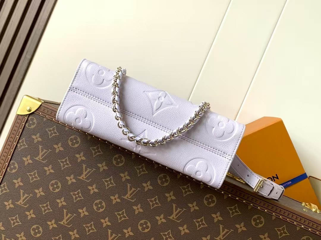 Louis Vuitton OnTheGo East West