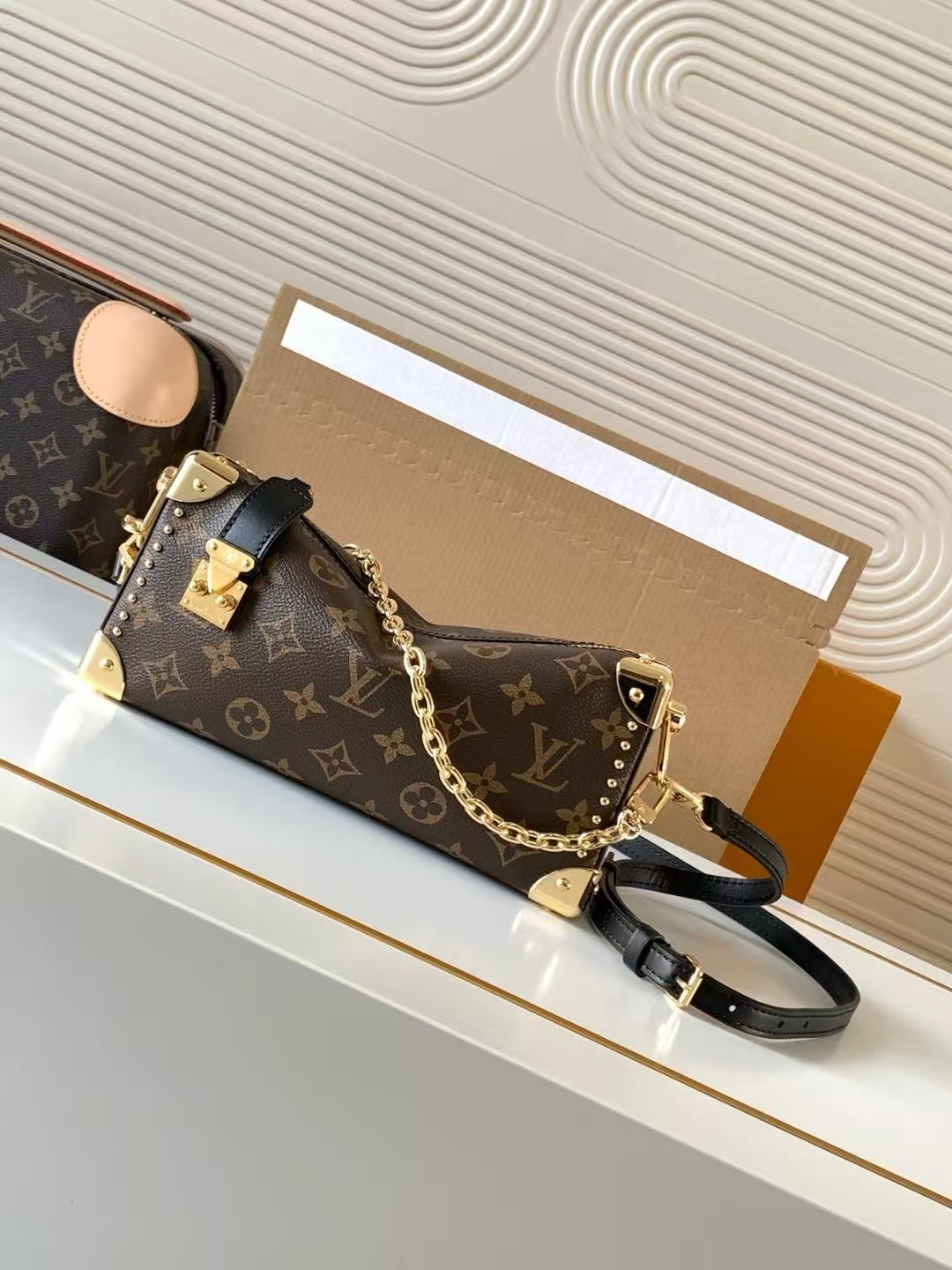 LOUIS VUITTON MonogramSlim Soft Trunk 