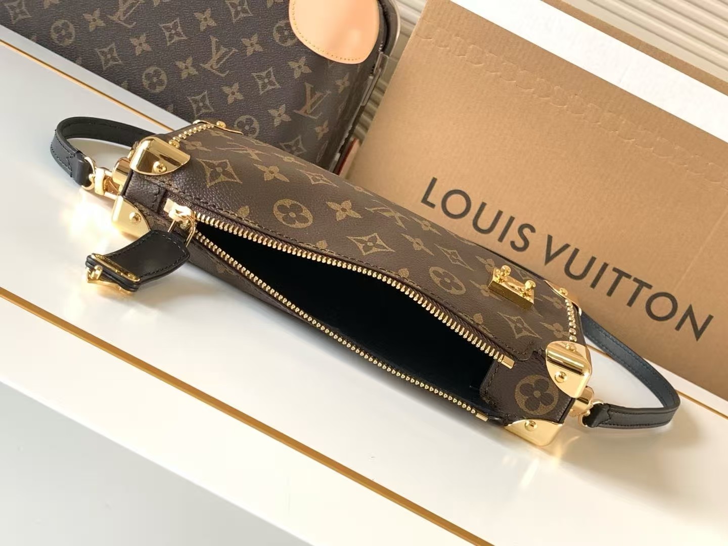 LOUIS VUITTON MonogramSlim Soft Trunk 