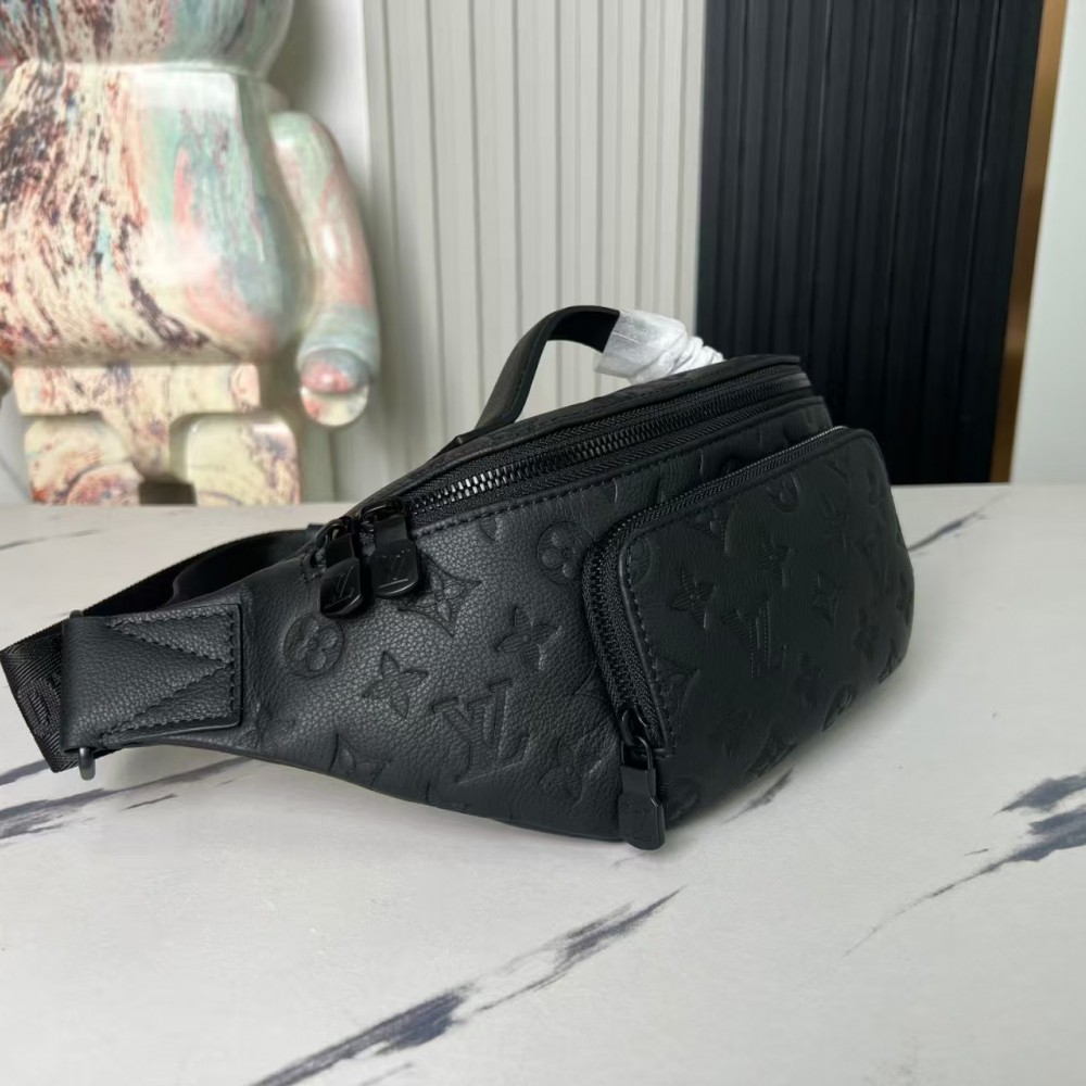 Louis Vuitton Discovery Bumbag PM Monogram Eclipse
