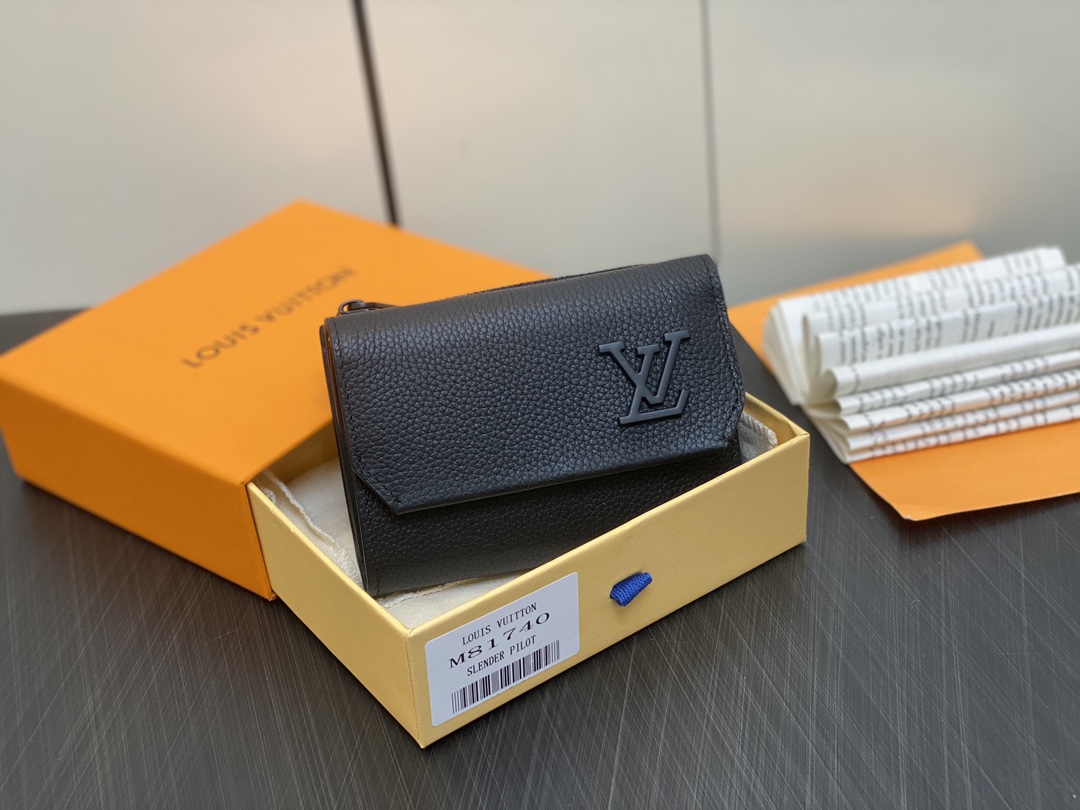 Louis Vuitton Trifold walletAerogram Pilot Black