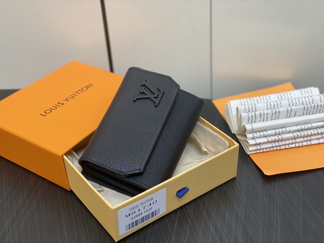 Louis Vuitton Trifold walletAerogram Pilot Black