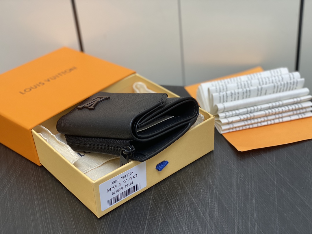 Louis Vuitton Trifold walletAerogram Pilot Black