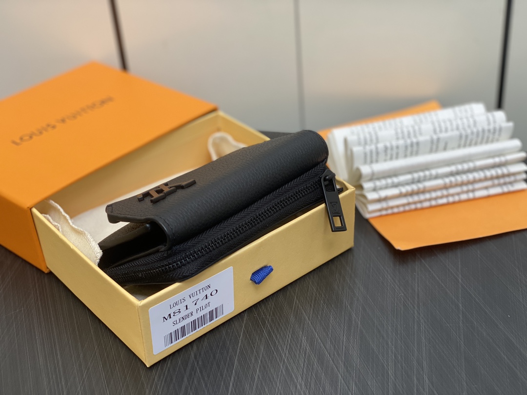 Louis Vuitton Trifold walletAerogram Pilot Black