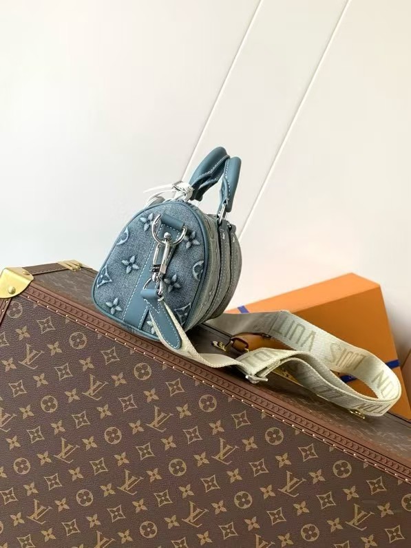 Louis Vuitton Keepall Bandoulière 25 Monogram Aquagarden