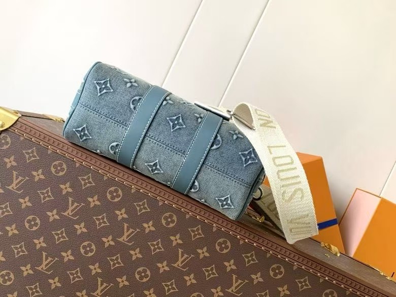 Louis Vuitton Keepall Bandoulière 25 Monogram Aquagarden