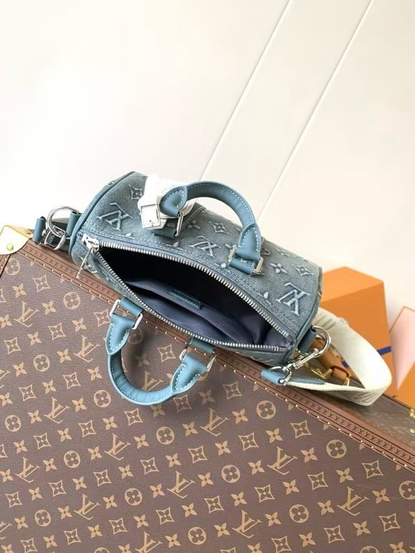 Louis Vuitton Keepall Bandoulière 25 Monogram Aquagarden