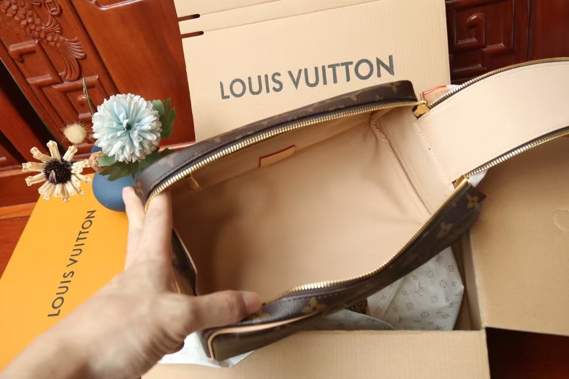 Louis Vuitton Cosmetic Pouch GM Monogram Bag