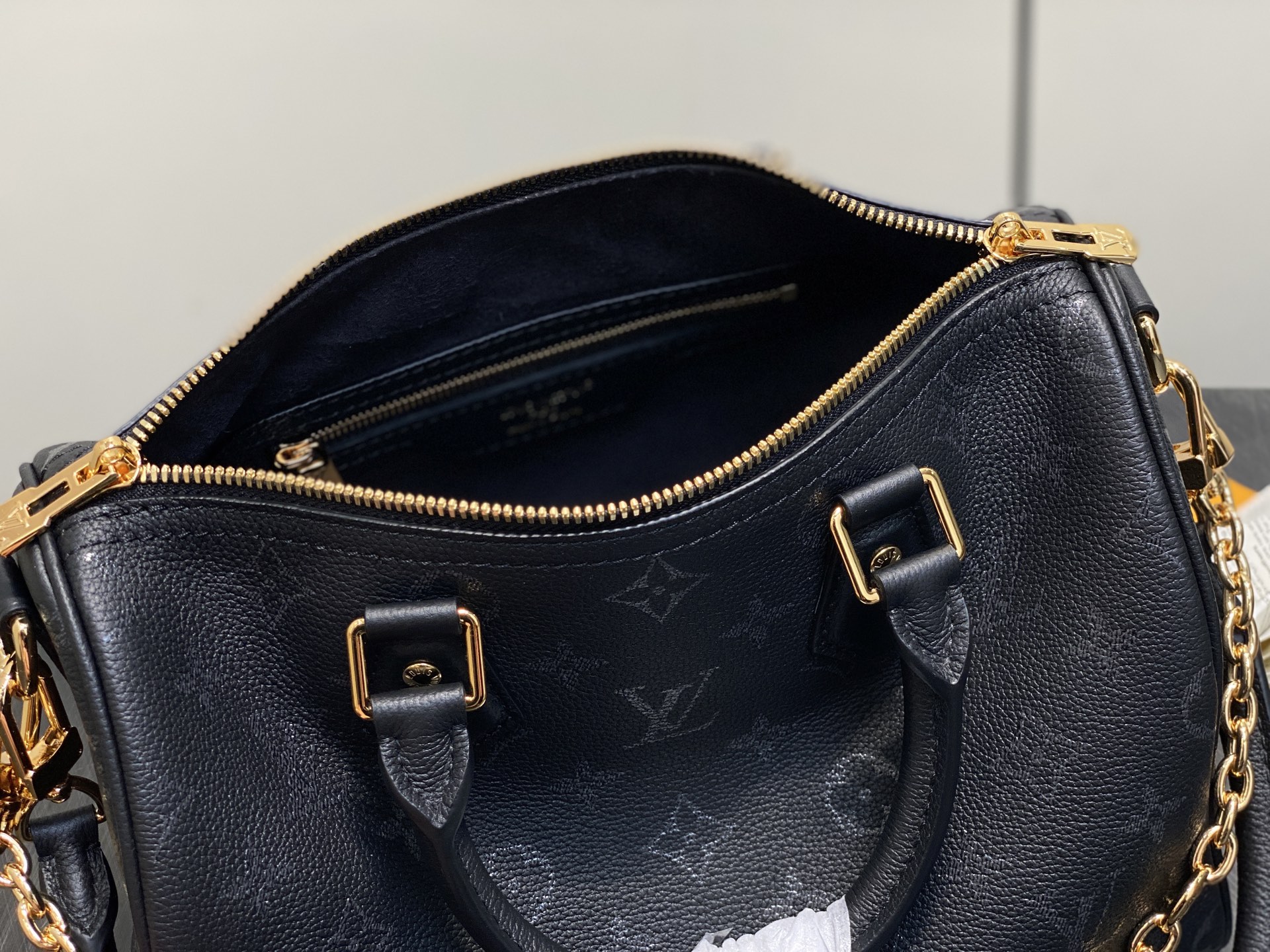 Louis Vuitton Speedy Bandoulière 25 bag in black