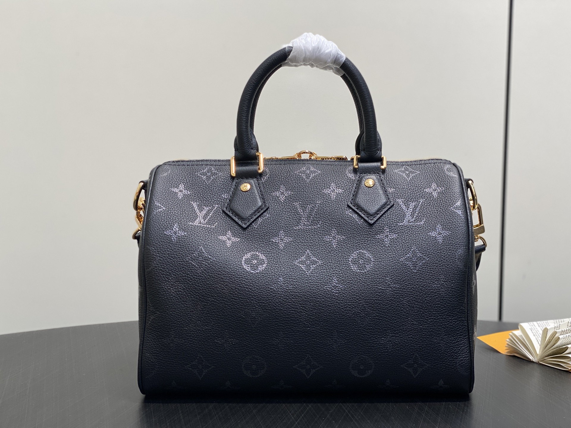 Louis Vuitton Speedy Bandoulière 25 bag in black