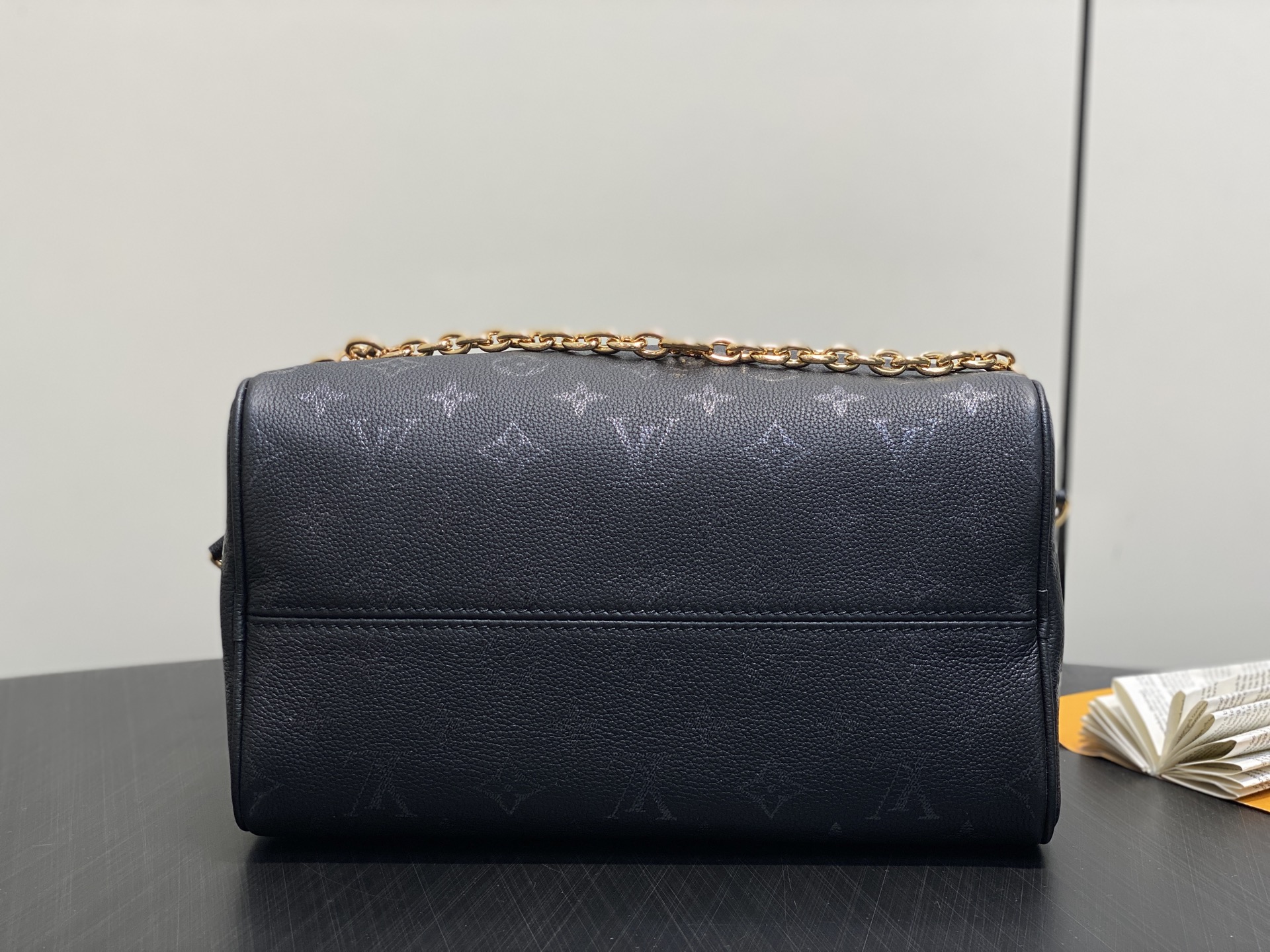 Louis Vuitton Speedy Bandoulière 25 bag in black