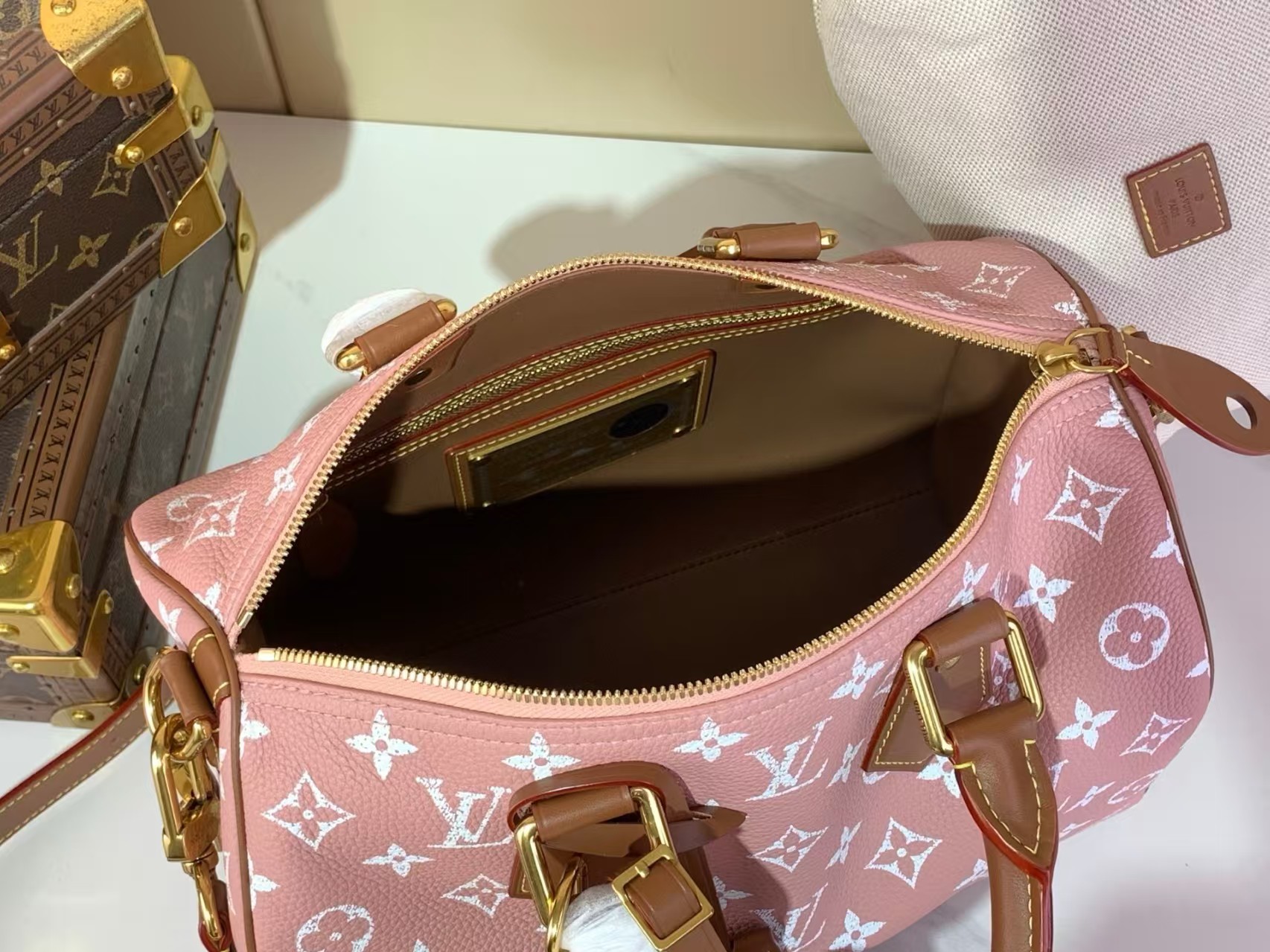 LOUIS VUITTON Speedy P9 Bandoulière 25 Pink