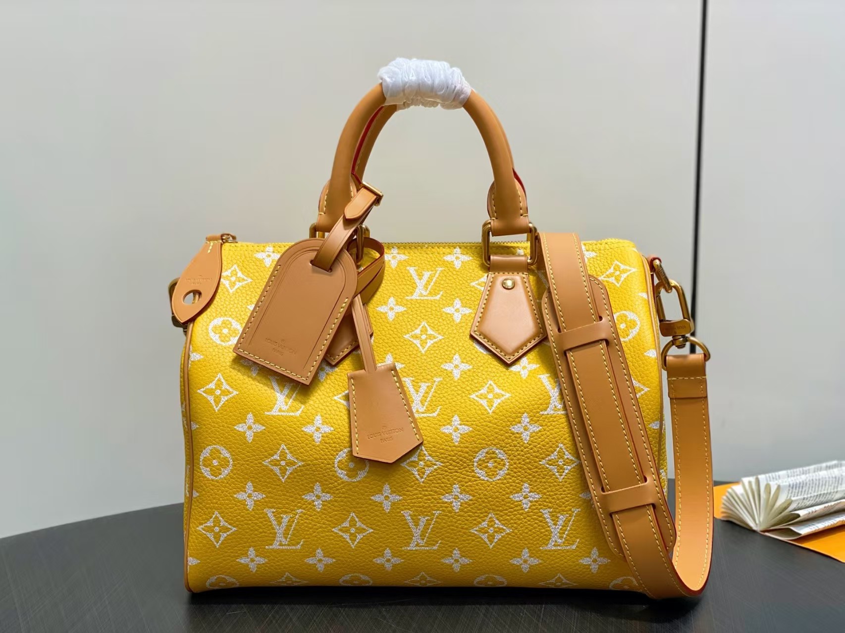 LOUIS VUITTON Speedy P9 Bandoulière 30 Yellow