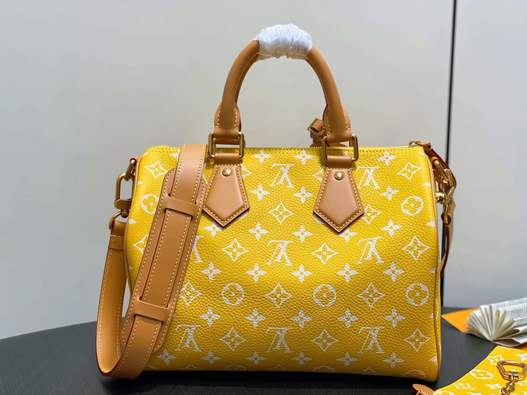 LOUIS VUITTON Speedy P9 Bandoulière 30 Yellow