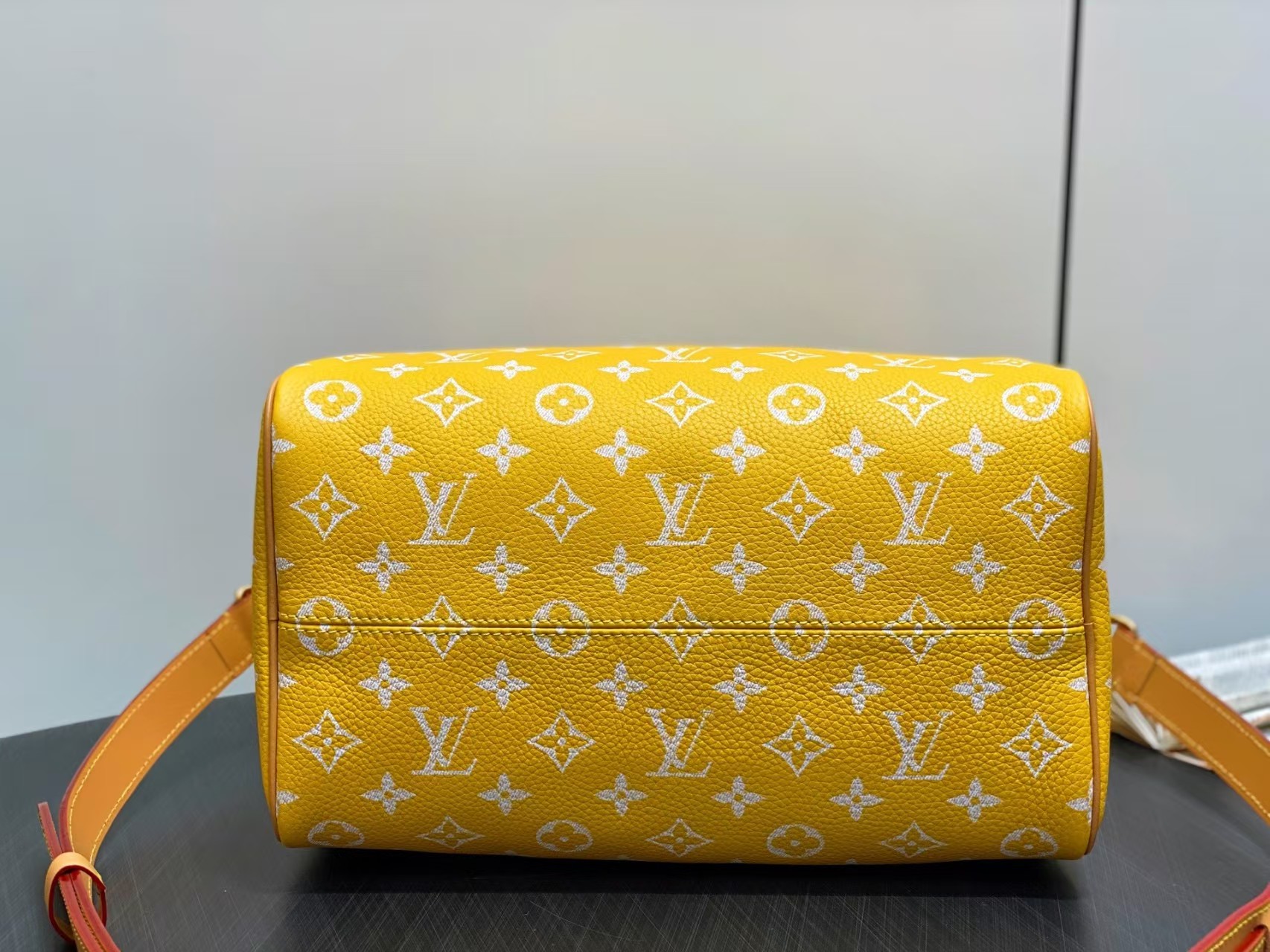 LOUIS VUITTON Speedy P9 Bandoulière 30 Yellow
