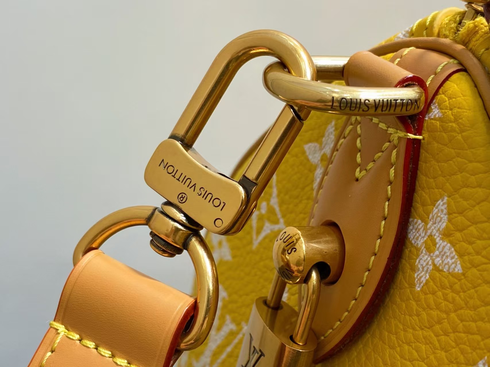 LOUIS VUITTON Speedy P9 Bandoulière 30 Yellow