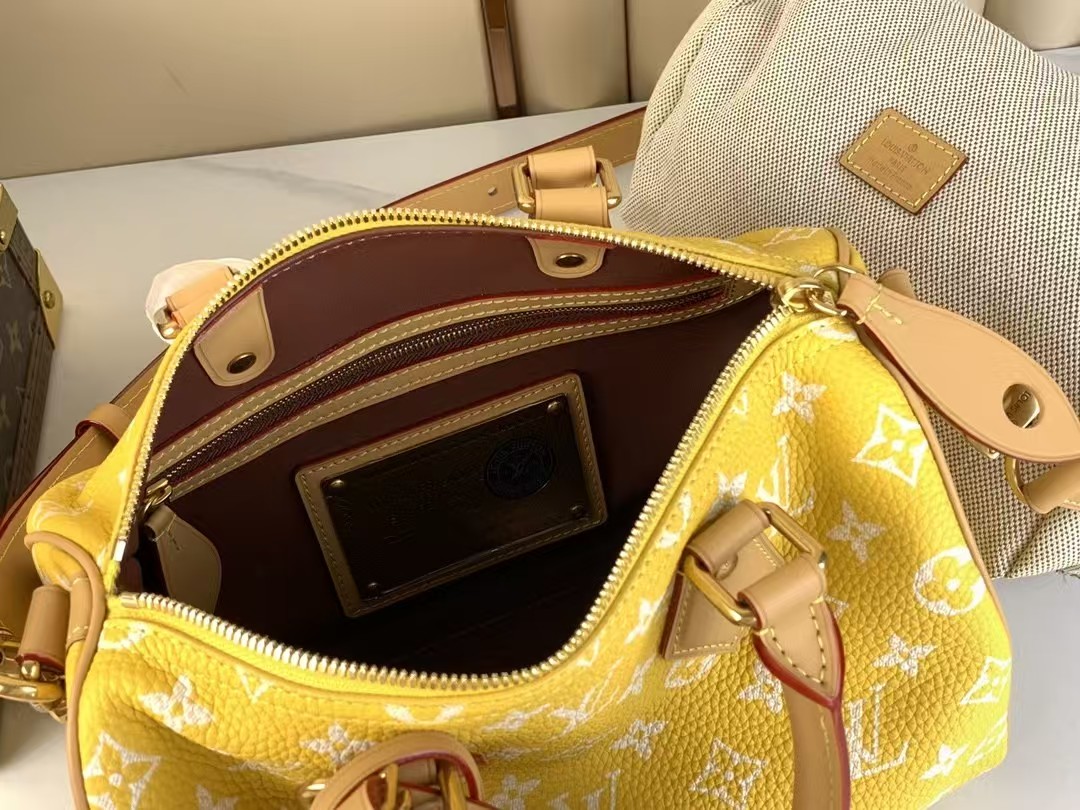 LOUIS VUITTON Speedy P9 Bandoulière 25 Yellow