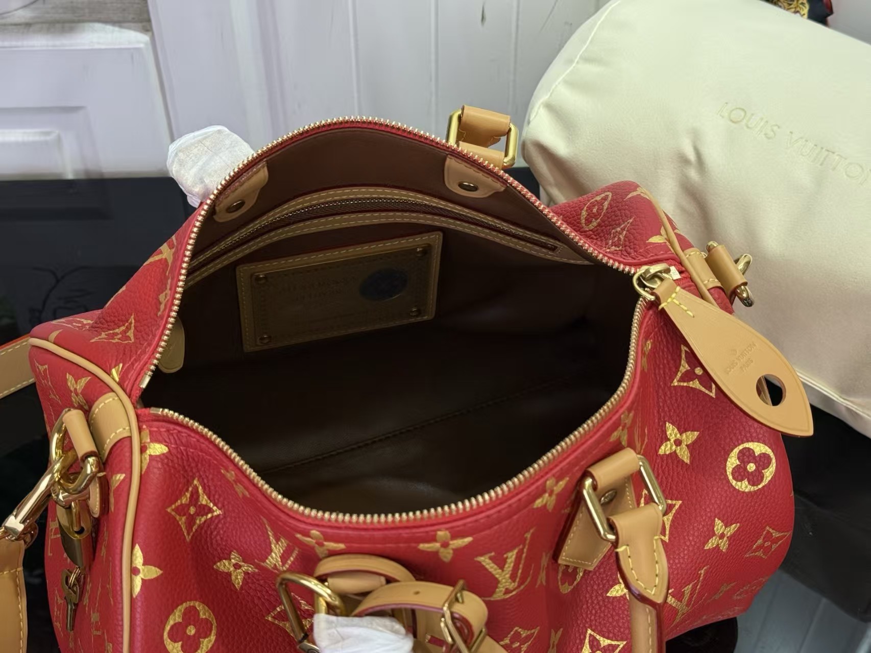 LOUIS VUITTON Speedy P9 Bandoulière 30 Red