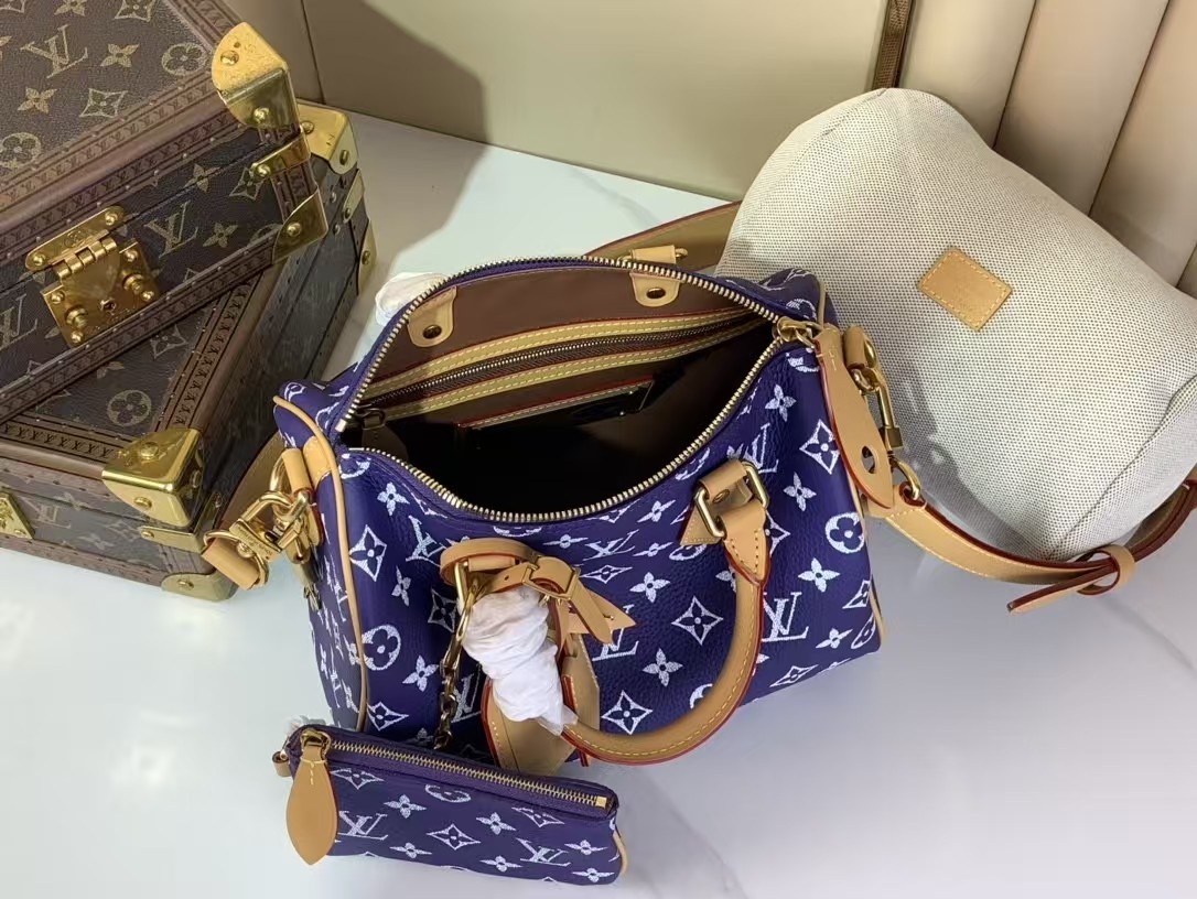 LOUIS VUITTON Speedy P9 Bandoulière 25 Violet color