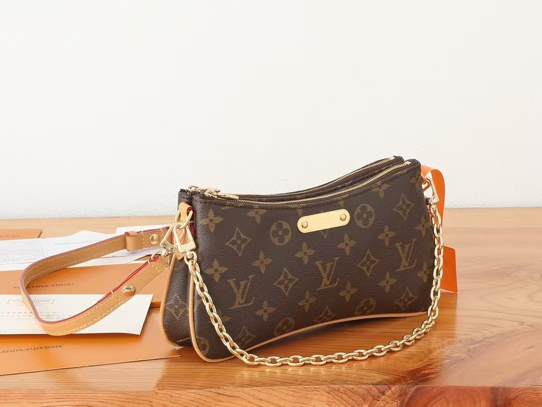 Louis Vuitton Pochette Liv Monogram -Handbags