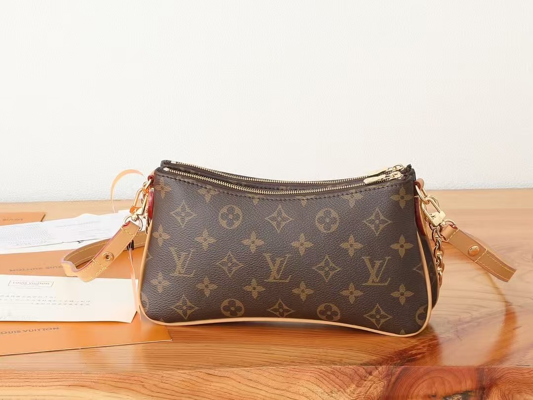 Louis Vuitton Pochette Liv Monogram -Handbags