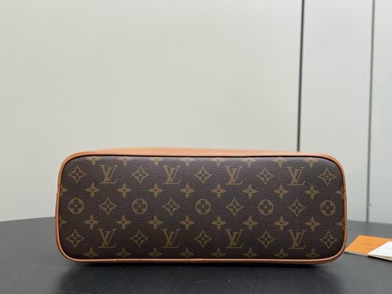 LOUIS VUITTON Alma MM Soft Celebration