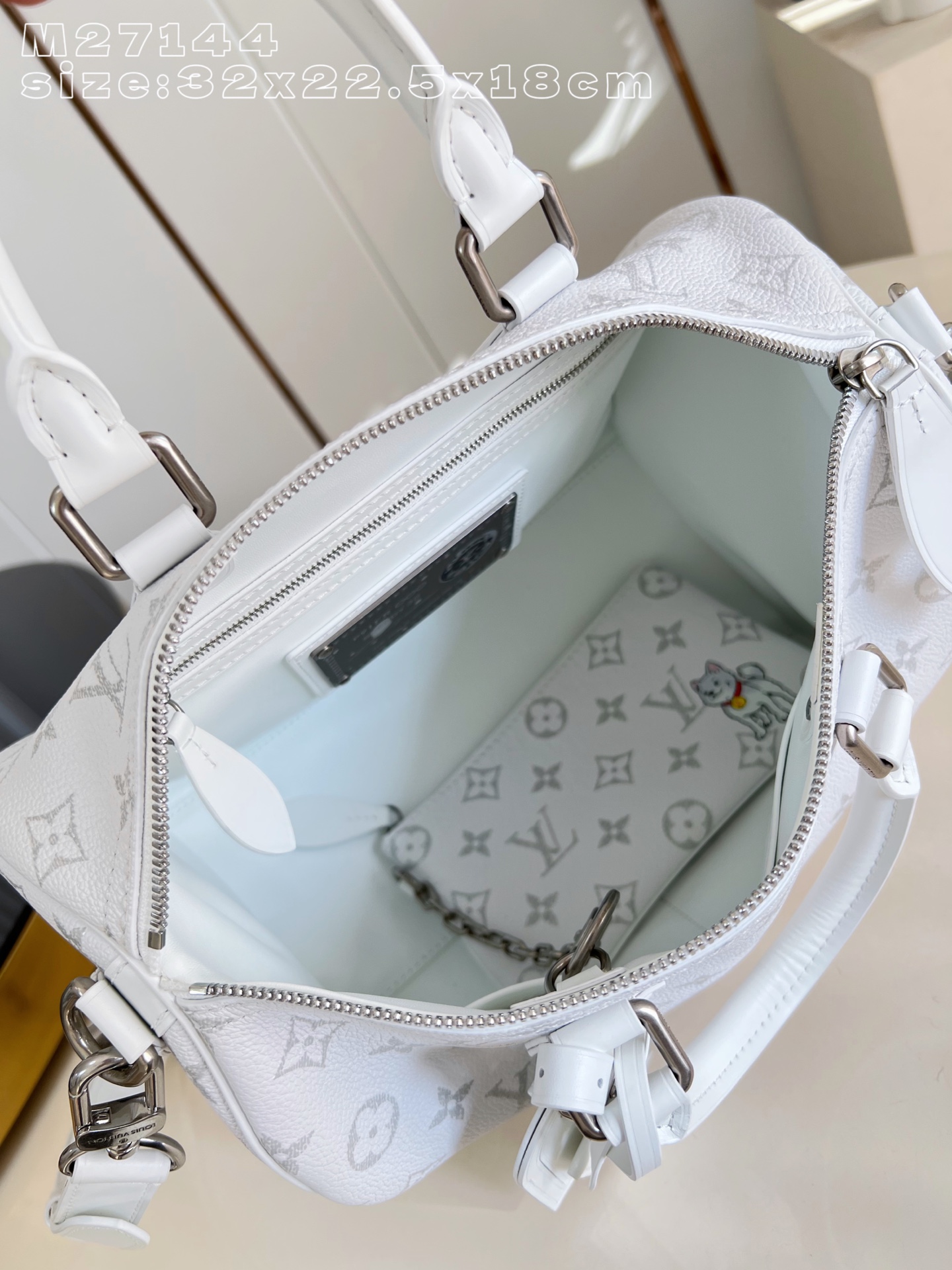 Louis Vuitton Speedy P9 Bandouliere 30 White