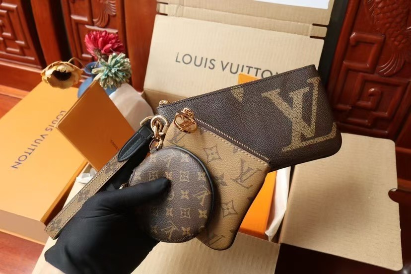 Louis Vuitton PochetteTrio Wristlet Pouch