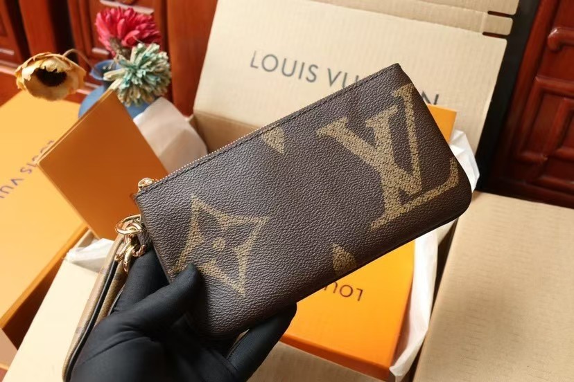 Louis Vuitton PochetteTrio Wristlet Pouch