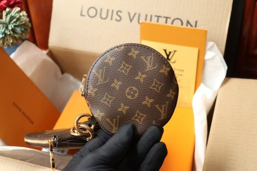 Louis Vuitton PochetteTrio Wristlet Pouch