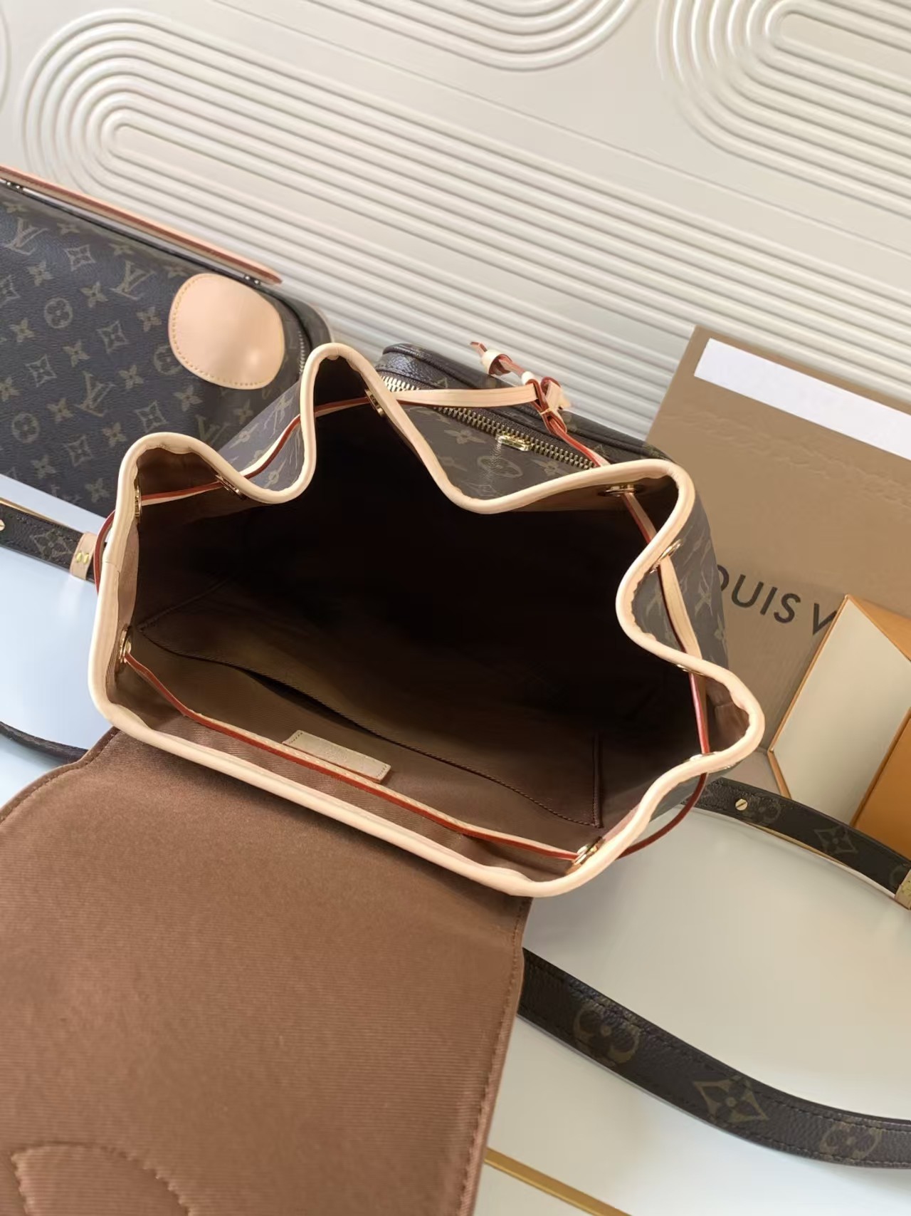 Louis Vuitton Montsouris PM Monogram -Handbags