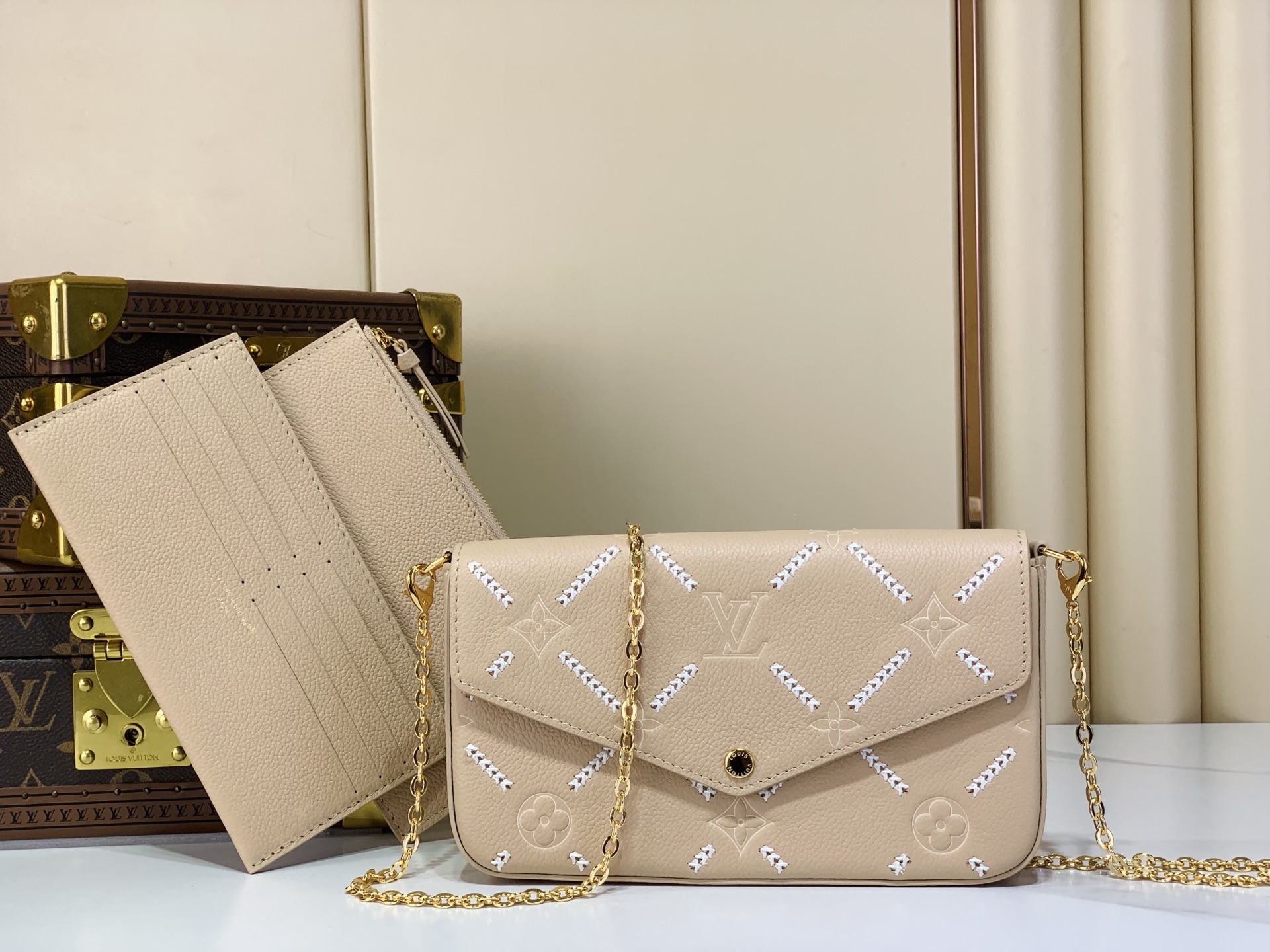 LOUIS VUITTON Pochette Felicie Monogram Empreinte Leather