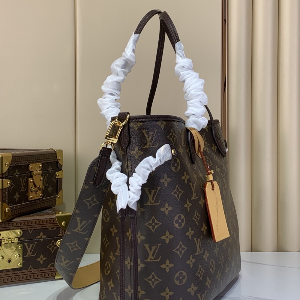 Louis Vuitton Neverfull MM Monogram Canvas Tote Bag
