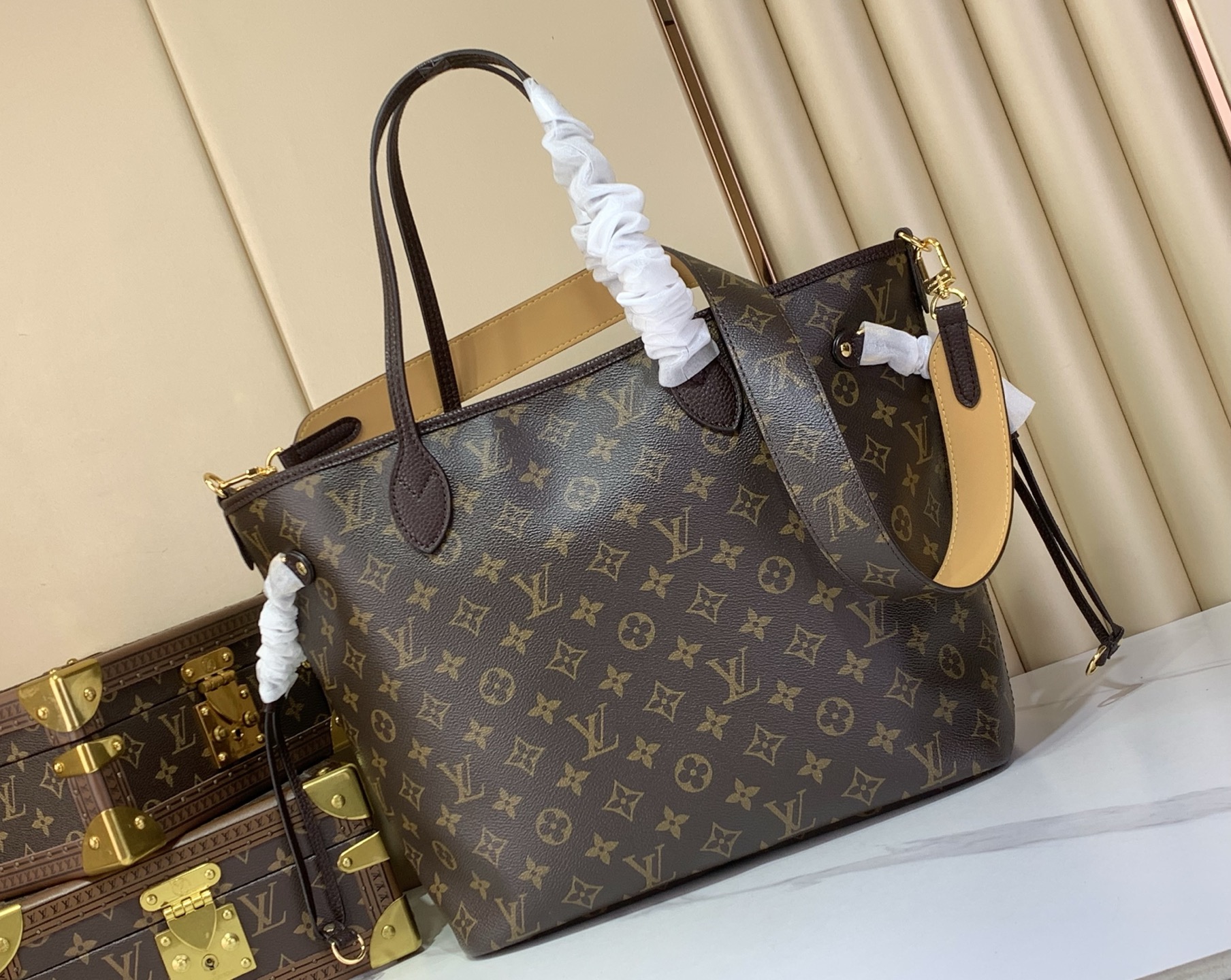 Louis Vuitton Neverfull MM Monogram Canvas Tote Bag