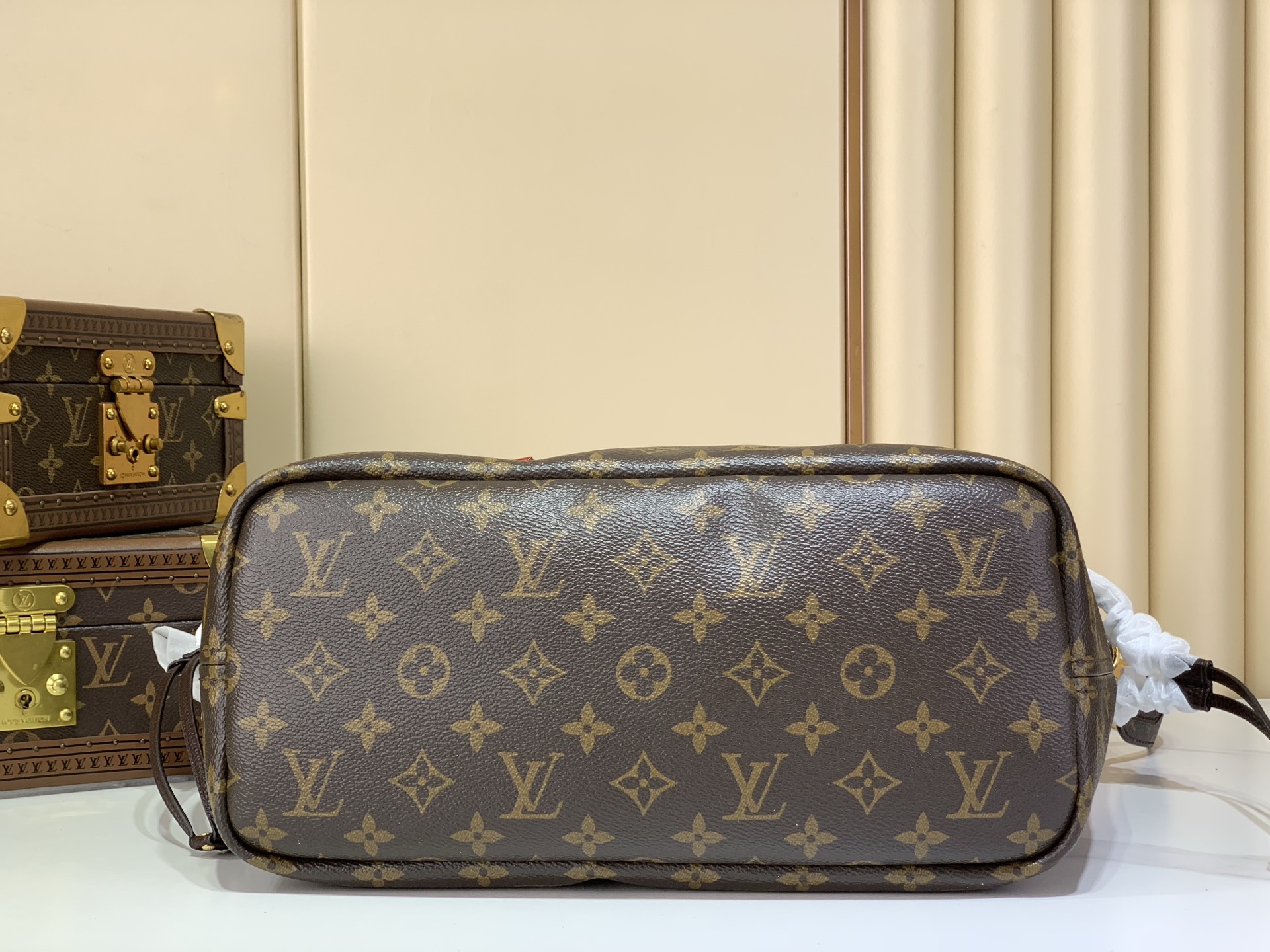 Louis Vuitton Neverfull MM Monogram Canvas Tote Bag