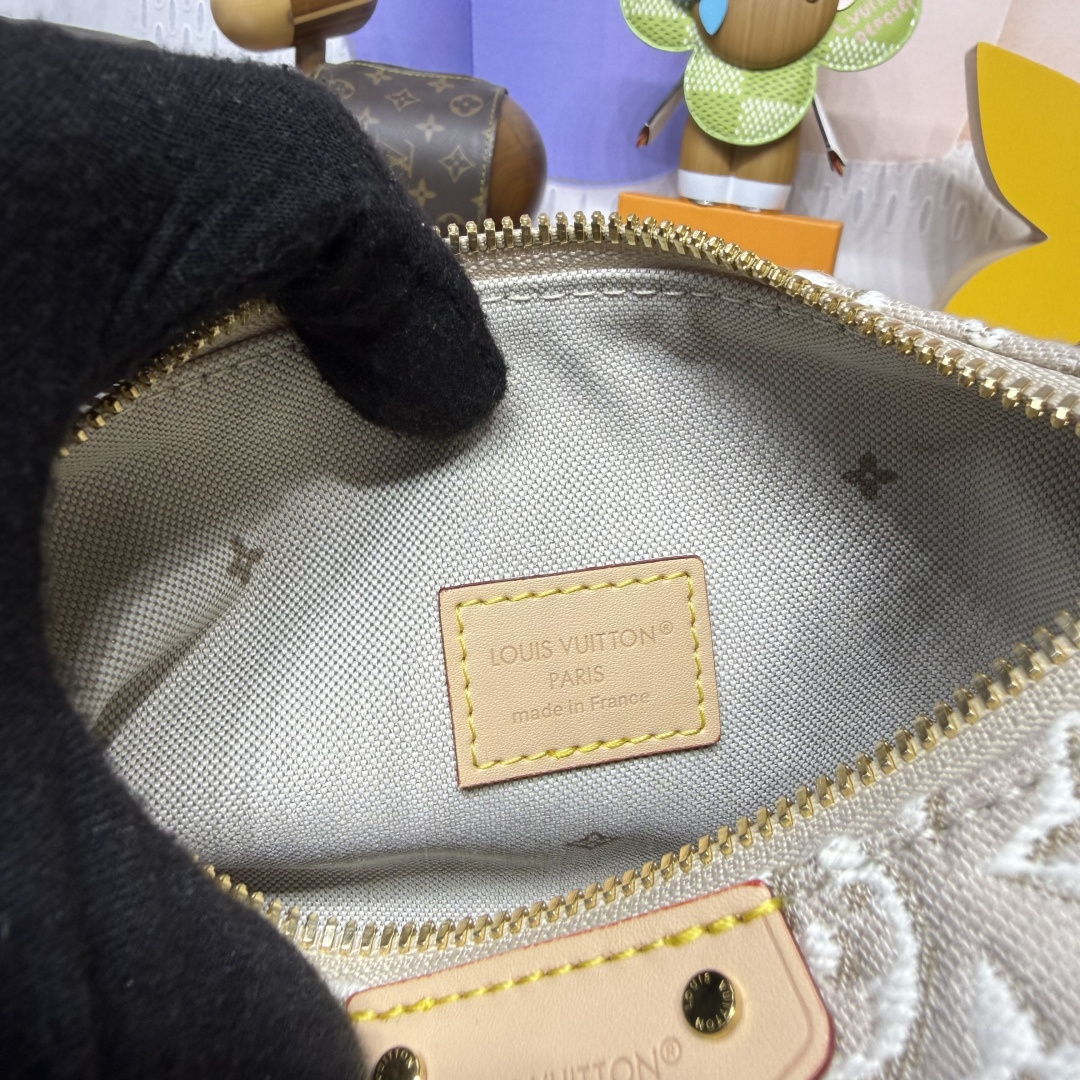 Louis Vuitton Pochette Hills Other Monogram Canvas