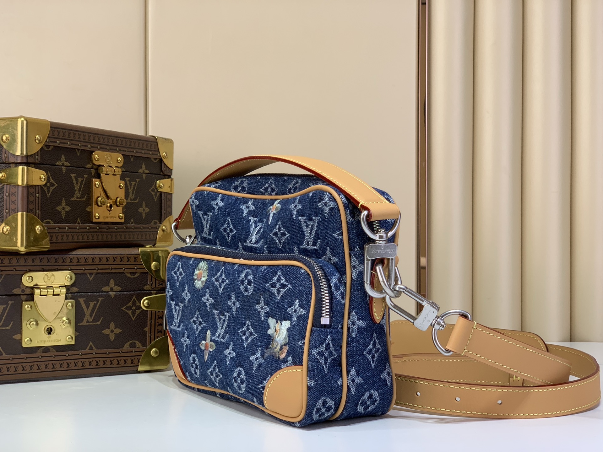 Louis Vuitton Nil Monogram Other - Men Bags