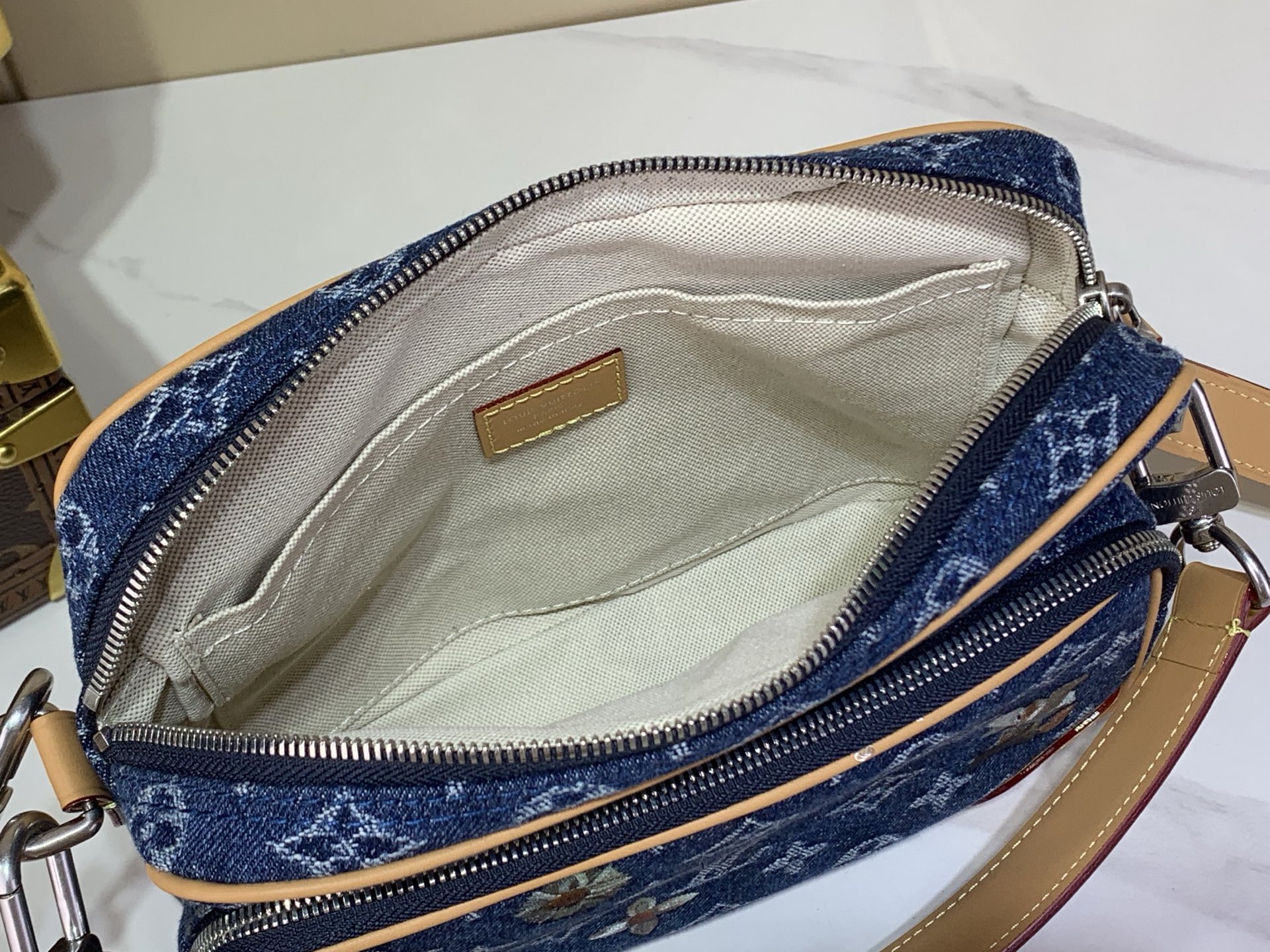 Louis Vuitton Nil Monogram Other - Men Bags