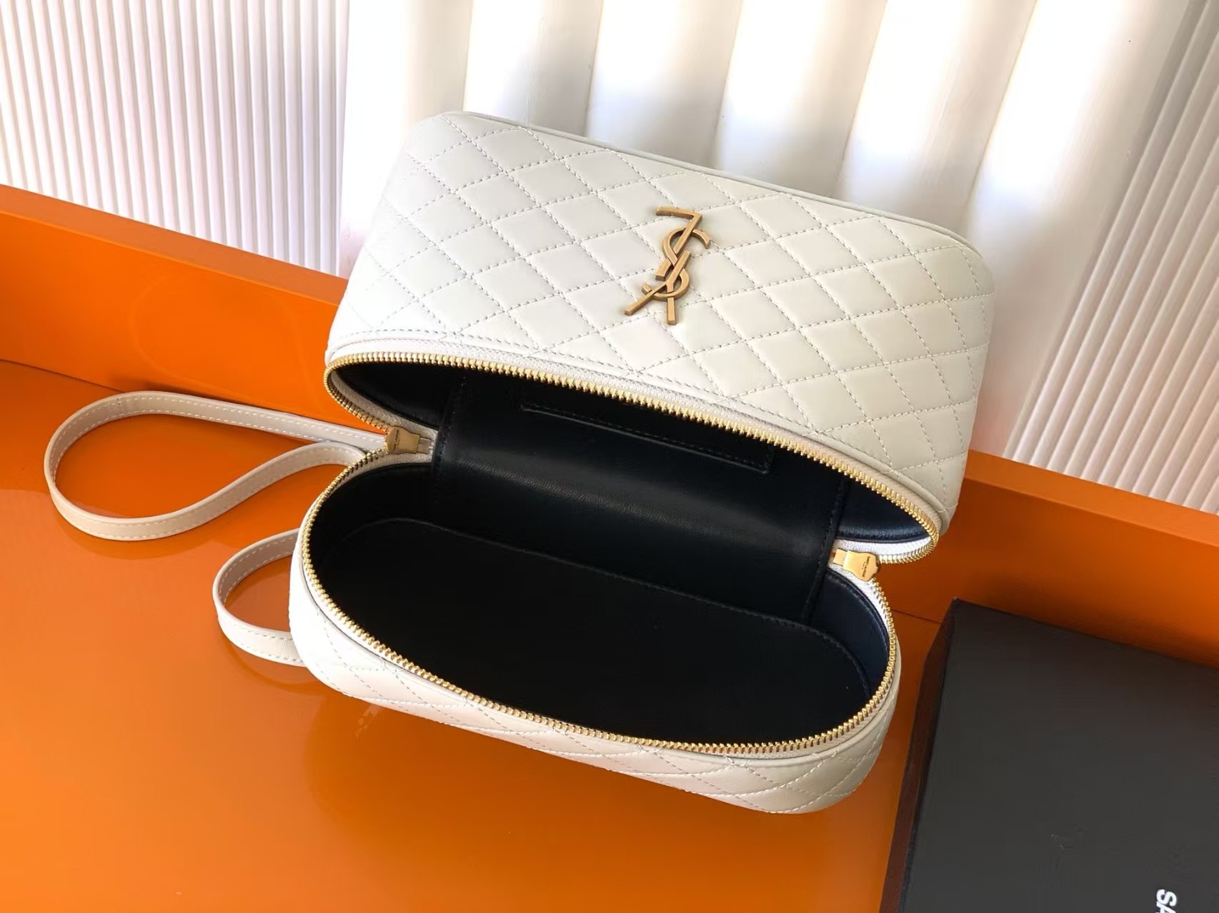 Saint Laurent GABY Vanity large in lambskin inWhite