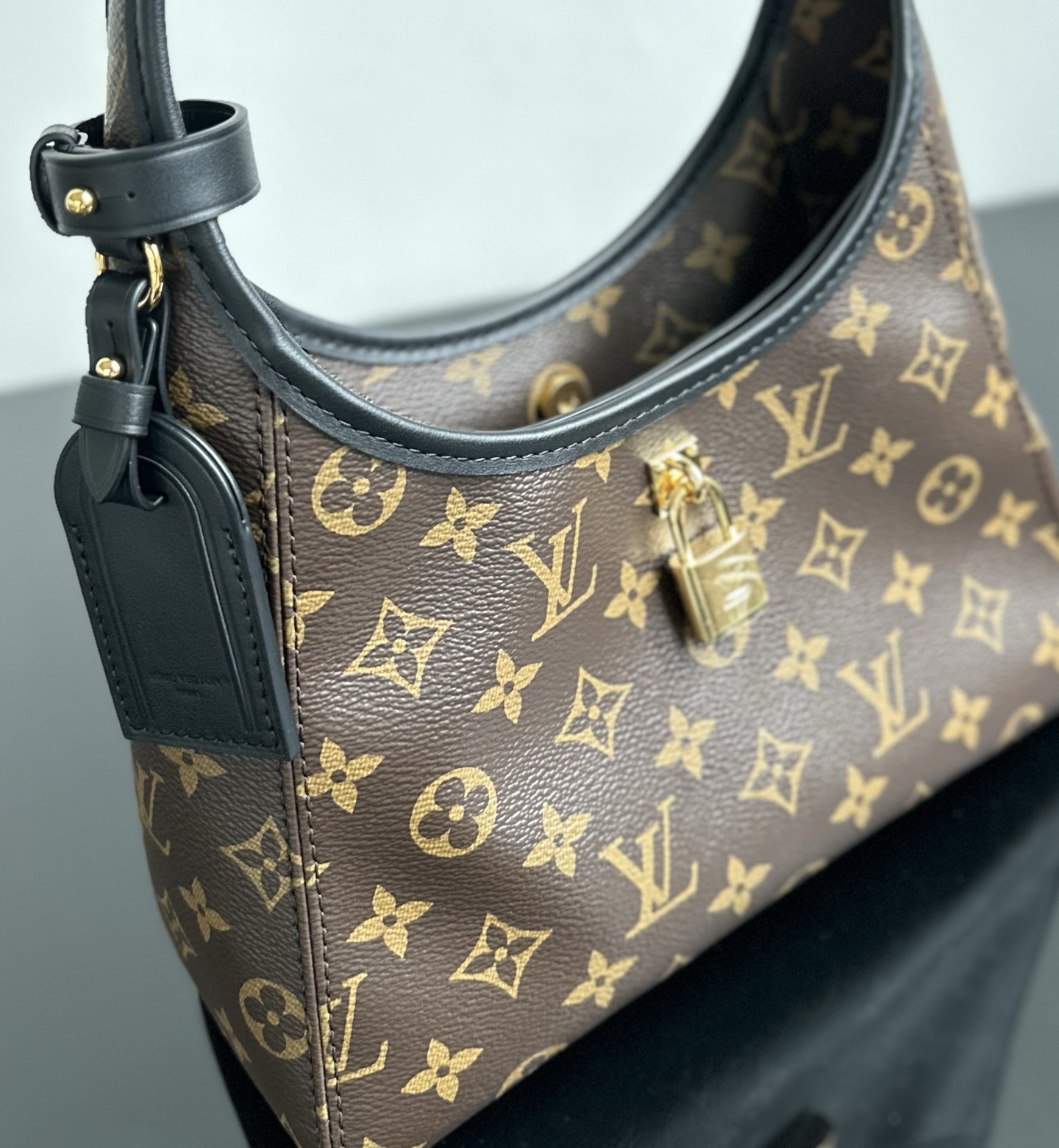 Louis Vuitton The Drop Small Monogram Empreinte Louis Vuitton The Drop Small Monogram Empreinte