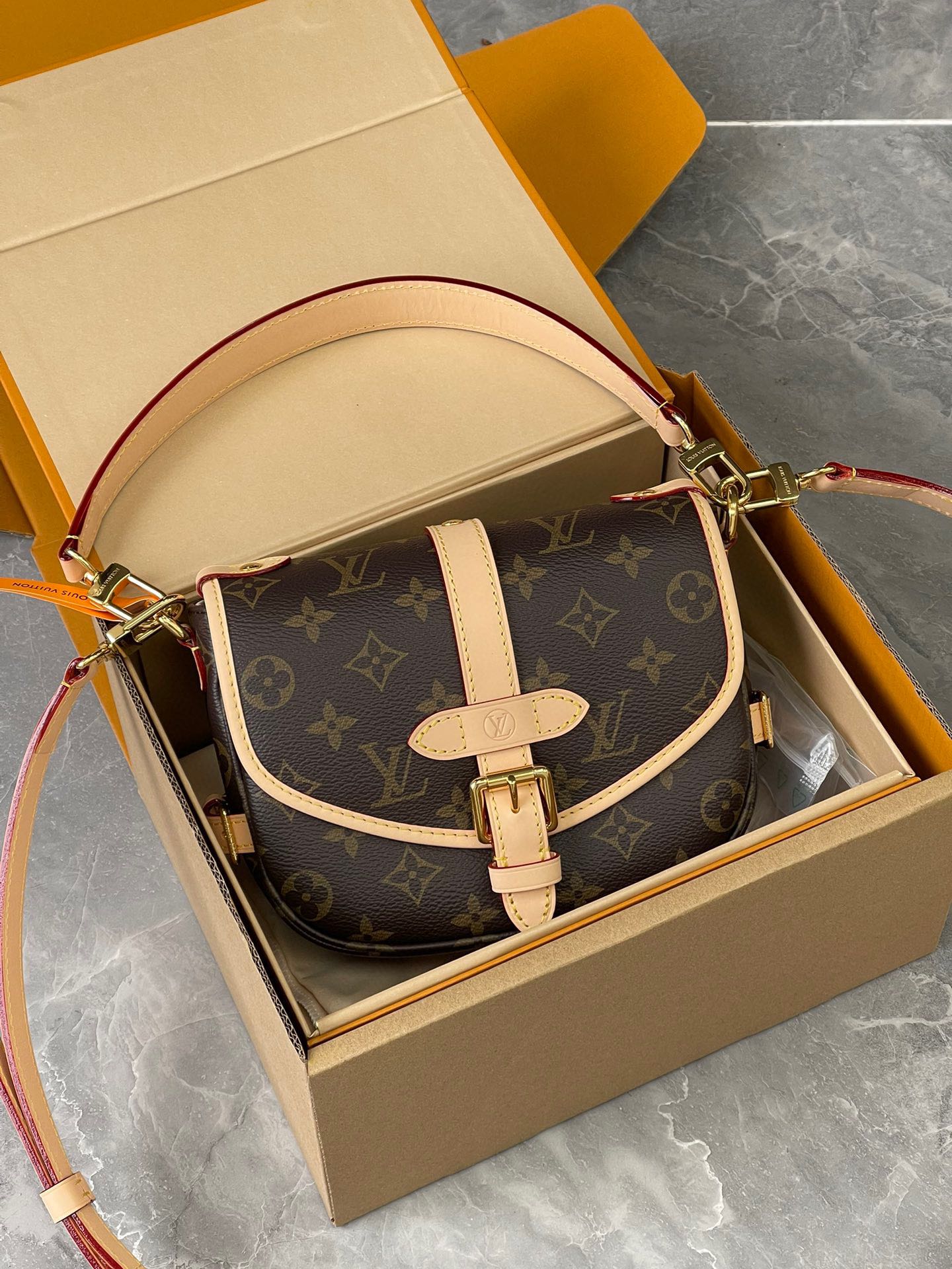 LOUIS VUITTON Monogram Saumur BB LOUIS VUITTON Monogram Saumur BB