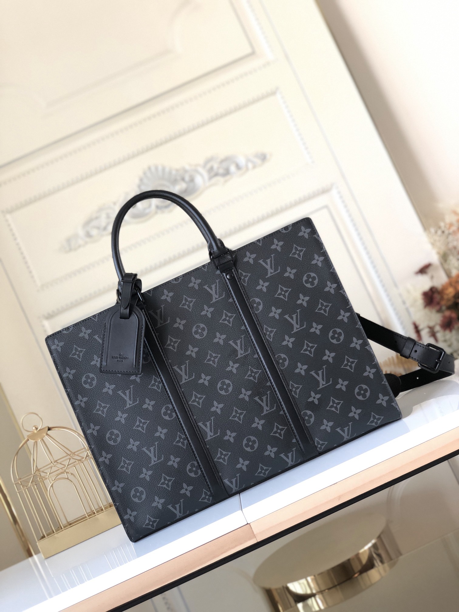 LOUIS VUITTON Sac Plat Horizontal Zippe Eclipse Monogram Eclipse LOUIS VUITTON Sac Plat Horizontal Zippe Eclipse Monogram Eclipse