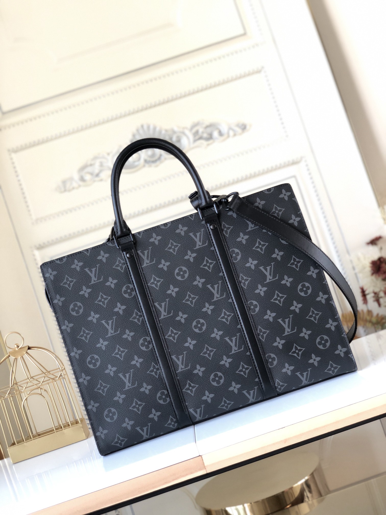 LOUIS VUITTON Sac Plat Horizontal Zippe Eclipse Monogram Eclipse LOUIS VUITTON Sac Plat Horizontal Zippe Eclipse Monogram Eclipse