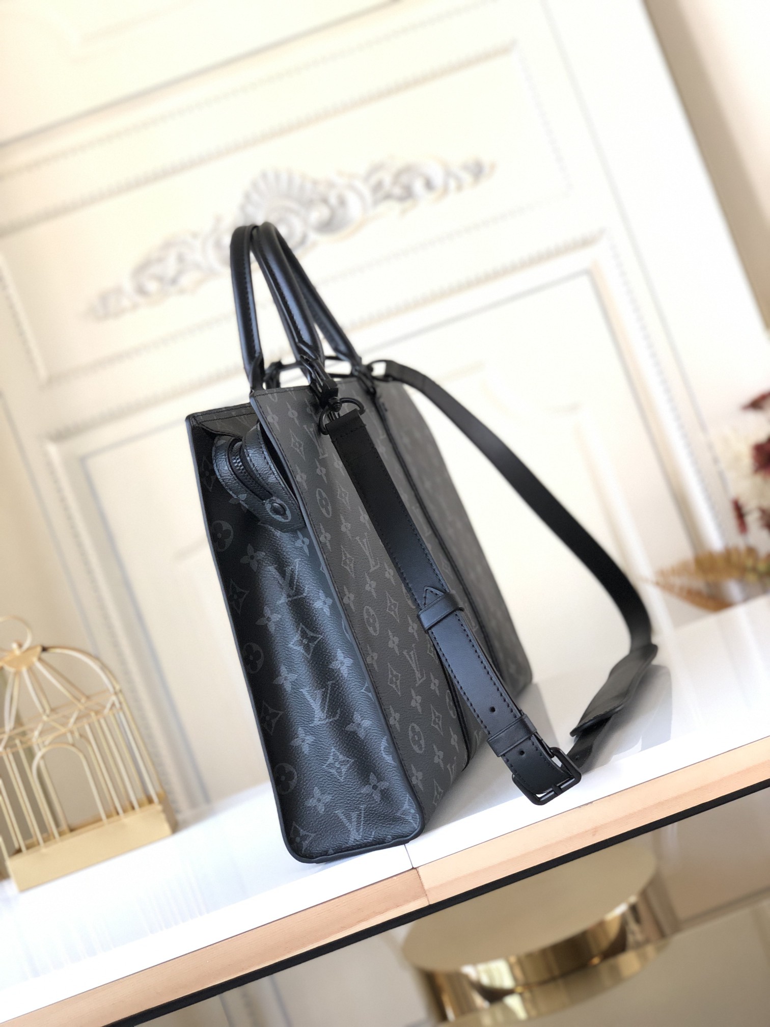 LOUIS VUITTON Sac Plat Horizontal Zippe Eclipse Monogram Eclipse LOUIS VUITTON Sac Plat Horizontal Zippe Eclipse Monogram Eclipse